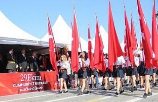 İzmir’de 96. yıl coşkusu