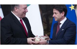 Pompeo'ya İtalya'da parmesan peyniri ile...