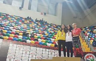 Ispartalı atletizmcilerden Türkiye dereceleri