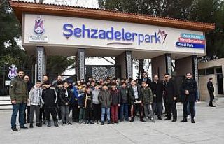 İzmirli öğrenciler Şehzadelerpark’ta ağırlandı