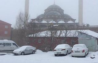 Karlıova’da kar etkili oldu