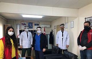 Çaldıran’da siperlik maske üretimi