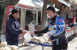 Sivrihisar’da vatandaşlara maske dağıtıldı