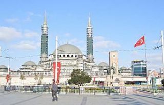 Taksim Meydanı, güvercinlere kaldı