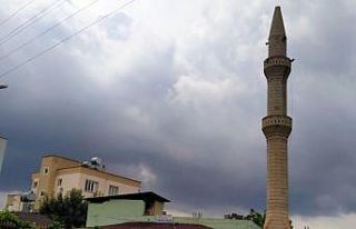 Minareye yıldırım düştü