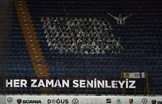 Beşiktaşlı futbolcular taraftarı selamladı!