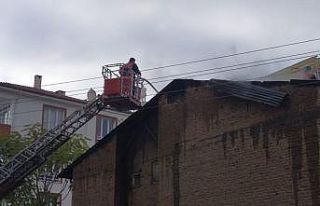 Elazığ’da çatı yangını