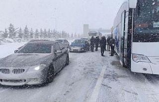 Kazalar otoyolu trafiğe kapattı