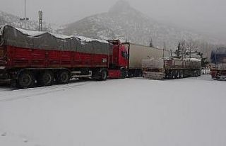 Tokat’ta ulaşıma kar engeli