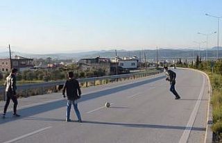 Çocukların ölümüne futbol aşkı