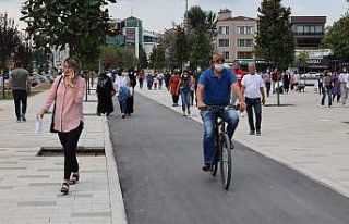 Bisiklet yolunun asfaltı döküldü