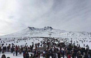 Erciyes’te insan seli