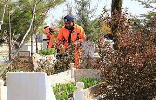 Battalgazi’deki mezarlıklarda ramazan temizliği