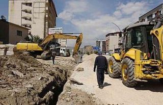 Yüksekova’da kaldırım yapım çalışması