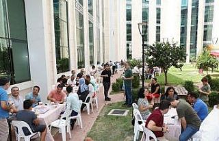 ALKÜ’de aşure ikramı