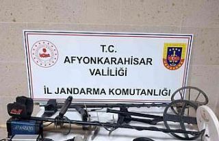 Defineciler suçüstü yakalandı