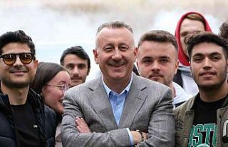 Şehrin kalbinde yürüdüler