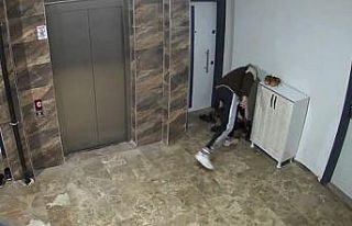 Ayakkabı hırsızı kameralara yakalandı