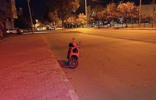 Kontrolden çıkan motosiklet devrildi