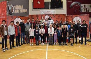 Afyonkarahisar’da badminton turnuvası tamamlandı