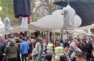 Gediz pazarında bayram yoğunluğu