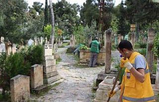 Mezarlıklar bayram ziyaretine hazırlandı