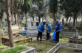 Nazilli’de mezarlıklar bayrama hazır