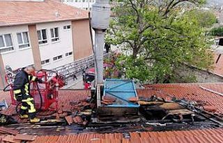 Çatı yangını büyümeden söndürüldü