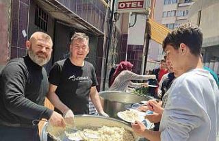 İlk maaşını vatandaşa yedirdi