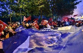 İstanbul’da fotoğraflarla seçim kutlamaları