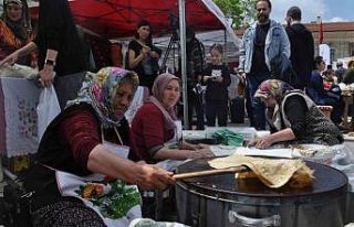 Vilayet Meydanı’nda gözleme yaptılar