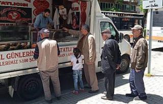 Eskişehir’de vatandaşlara lokma dağıtıldı