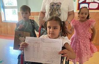 Özel öğrencilerin karne sevinci