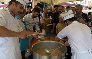 Çarşamba’da aşure dağıtımı gerçekleşti