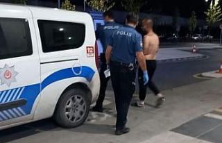 Babasına sinirlendi, minibüsü yaktı
