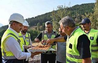 Sındırgı’ya kilometrelerce sıcak asfalt