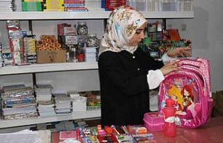 Depremzede öğrencilere kırtasiye yardımı