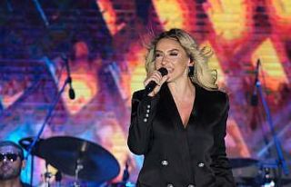 Hadise’den Menemen’de muhteşem konser