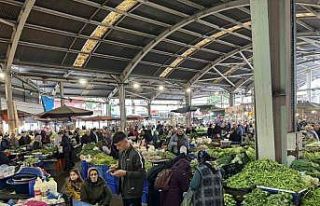 Halk pazarında fiyatlar düştü