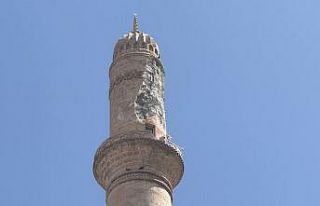 Mardin’de minareye yıldırım düştü