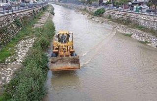 Asar Deresinde temizleniyor