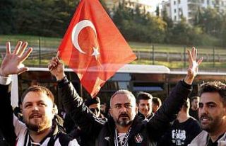 Beşiktaş taraftarı stadyuma geldi