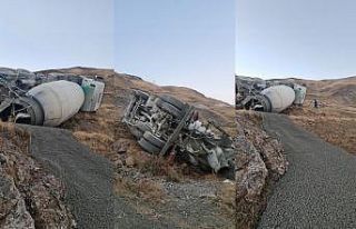 Hakkari’de beton mikseri devrildi