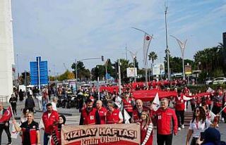 Türk Kızılay’dan bayrak yürüyüşü