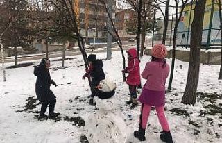 Bayburt’ta çocukların kar eğlencesi