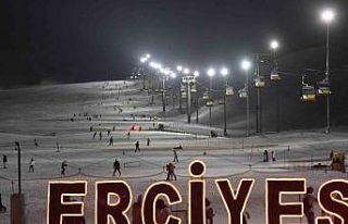 Erciyes’te gece kayağı başladı