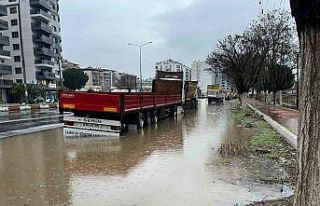 İncirliova’da karayolu göle döndü