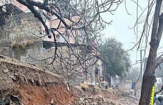 Kahramanmaraş’ta istinat duvarı çöktü