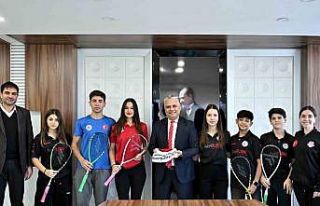 Muratpaşa’nın squash başarısı