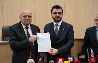 Hüseyin Okandan mazbatasını aldı